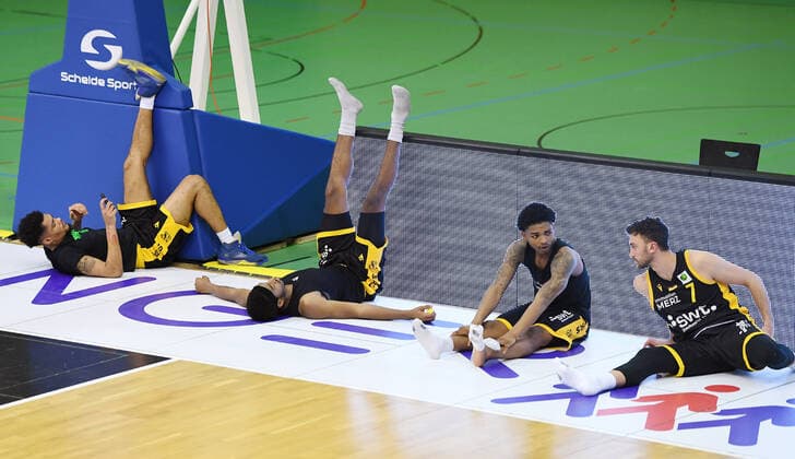 Basketball 2 Bundesliga 2020 2021 19 Matchday in Rottenburg in the Volksbank Arena 03 02 2021 Tigers Tuebingen Team Ehingen Urspring Disappointment Tigers Troy Simons, Isaiah Crawley, Josh Sharkey and Besnik Bekteshi v li while stretching