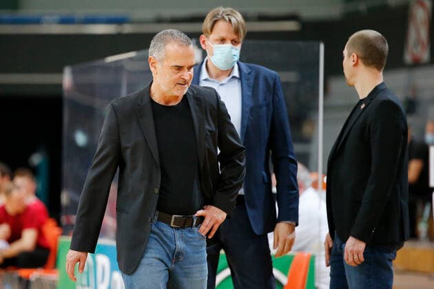 Leverkusen, Germany 03 February 2021 2 BBL Pro A 2020 2021 Bayer Giants Leverkusen vs Rostock Seawolves Head Coach Dirk Bauermann Rostock Seawolves must leave the arena after the second technical foul Ostermann Arena Nordrhein Westfalen Copyright: xFotostandx xvanxderxVeldenx