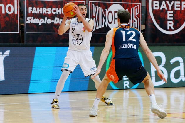 Leverkusen, Germany 03 February 2021 2 BBL Pro A 2020 2021 Bayer Giants Leverkusen vs Rostock Seawolves v li in duel Wyatt Lohaus Bayer Giants Leverkusen and Stefan Ilzhoefer Rostock Seawolves Ostermann Arena Nordrhein Westfalen Copyright: xFotostandx xvanxderxVeldenx