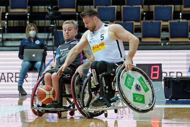 03 02 2021, xovx, wheelchair basketball, 1 Bundesliga, RSV Lahn Dill Rhine River Rhinos Wiesbaden v l Jim Palmer Rhine River Rhinos Wiesbaden , Simon Brown RSV Lahn Dill Wetzlar Rittal Arena Hesse Germany EN