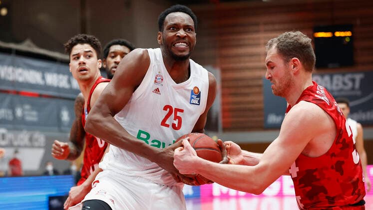 Basketball, BBL 2020 2021, 10 Matchday, s Oliver Wuerzburg FC Bayern Muenchen v li Joshua Obiesie s Oliver Wuerzburg , JaJuan Johnson FC Bayern Muenchen and Felix Hoffmann s Oliver Wuerzburg , 03 02 2021, Basketball, BBL 2020 2021, 10 Matchday, s Oliver Wuerzburg FC Bayern Muenchen, GER, Wuerzburg, s Oliver Arena, HMB Media Heiko Becker Pool Wuerzburg s Oliver Arena Bayern GER Poolfoto HMB Media Heiko Becker Pool ,EDITORIAL USE ONLY
