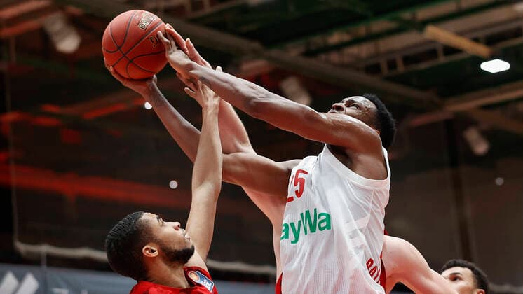 Basketball, BBL 2020 2021, 10 match day, s Oliver Wuerzburg FC Bayern Muenchen v li Cameron Hunt s Oliver Wuerzburg , JaJuan Johnson FC Bayern Muenchen and Felix Hoffmann s Oliver Wuerzburg , 03 02 2021, Basketball, BBL 2020 2021, 10 match day, s Oliver Wuerzburg FC Bayern Muenchen, GER, Wuerzburg, s Oliver Arena, HMB Media Heiko Becker Pool Wuerzburg s Oliver Arena Bayern GER Poolfoto HMB Media Heiko Becker Pool ,EDITORIAL USE ONLY