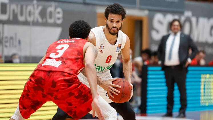 Basketball, BBL 2020 2021, Matchday 10, s Oliver Wuerzburg FC Bayern Muenchen v li Tyson Ward s Oliver Wuerzburg and Nick Weiler Babb FC Bayern Muenchen , 03 02 2021, Basketball, BBL 2020 2021, Matchday 10, s Oliver Wuerzburg FC Bayern Muenchen, GER, Wuerzburg, s Oliver Arena, HMB Media Heiko Becker Pool Wuerzburg s Oliver Arena Bayern GER. Poolfoto HMB Media Heiko Becker Pool ,EDITORIAL USE ONLY