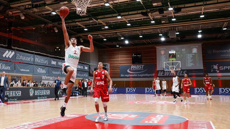 Basketball, BBL 2020 2021, 10 Spieltag, s Oliver Wuerzburg FC Bayern Muenchen v li Wade Baldwin FC Bayern Muenchen and Tyson Ward s Oliver Wuerzburg , 03 02 2021, Basketball, BBL 2020 2021, 10 Spieltag, s Oliver Wuerzburg FC Bayern Muenchen, GER, Wuerzburg, s Oliver Arena, HMB Media Heiko Becker Pool Wuerzburg s Oliver Arena Bayern GER Poolfoto HMB Media Heiko Becker Pool ,EDITORIAL USE ONLY