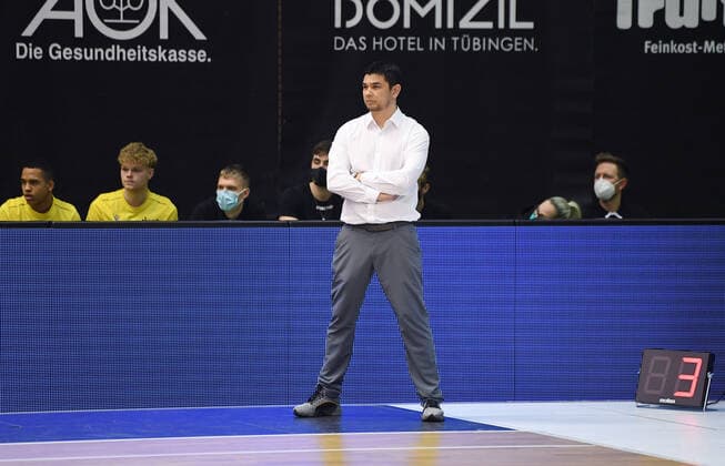 Basketball 2 Bundesliga 2020 2021 19 matchday in Rottenburg in the Volksbank Arena 03 02 2021 Tigers Tuebingen Team Ehingen Urspring disappointment Tigers coach Daniel Jansson thoughtful