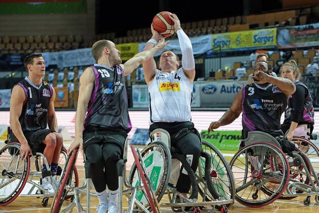 03 02 2021, xovx, wheelchair basketball, 1 Bundesliga, RSV Lahn Dill Rhine River Rhinos Wiesbaden v l Chayse Wolf Rhine River Rhinos Wiesbaden , Andre Hopp Rhine River Rhinos Wiesbaden , Dominik Mosler RSV Lahn Dill , Tommie Lee Gray Rhine River Rhinos Wiesbaden , Arinn Young Rhine River Rhinos Wiesbaden Wetzlar Rittal Arena Hessen Germany EN
