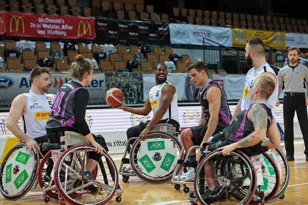 03 02 2021, xovx, wheelchair basketball, 1 Bundesliga, RSV Lahn Dill Rhine River Rhinos Wiesbaden v l Simon Brown RSV Lahn Dill , Arinn Young Rhine River Rhinos Wiesbaden , Brian Bell RSV Lahn Dill , Chayse Wolf Rhine River Rhinos Wiesbaden , Michael Auprince RSV Lahn Dill , Jim Palmer Rhine River Rhinos Wiesbaden Wetzlar Rittal Arena Hessen Germany EN
