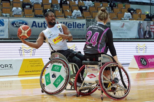 03 02 2021, xovx, wheelchair basketball, 1 Bundesliga, RSV Lahn Dill Rhine River Rhinos Wiesbaden v l Brian Bell RSV Lahn Dill , Arinn Young Rhine River Rhinos Wiesbaden Wetzlar Rittal Arena Hesse Germany EN