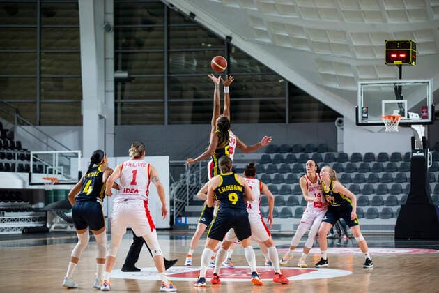 210204 Players of of Sweden and of Montenegro during the FIBA Women s Euro Qualifier basketball match between Montenegro and Sweden on February 4, 2021 in Podgorica Photo Nikola Krstic BILDBYRAN COP 307 XX0012 basket basketball fiba women s eurobasket qualifier montenegro sweden bbeng sverige montenegro,  Copyright: NIKOLAxKRSTIC BB210204BB451