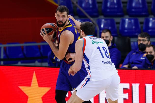 February 4, 2021, Barcelona, Spain: Nikola Mirotic of FC Barcelona, Barca in action with Adrien Moerman of Anadolu Efes Istanbul during the Turkish Airlines EuroLeague match between FC Barcelona and Anadolu Efes Istanbul at Palau Blaugrana in Barcelona, Spain. Barcelona Spain - ZUMAd159 20210204_zia_d159_091 Copyright: xDavidxRamirezx