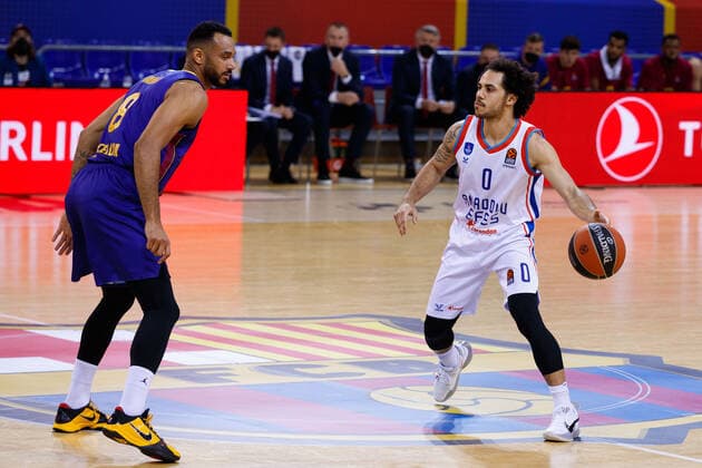 February 4, 2021, Barcelona, Spain: Shane Larkin of Anadolu Efes Istanbul in action during the Turkish Airlines EuroLeague match between FC Barcelona, Barca and Anadolu Efes Istanbul at Palau Blaugrana in Barcelona, Spain. Barcelona Spain - ZUMAd159 20210204_zia_d159_114 Copyright: xDavidxRamirezx