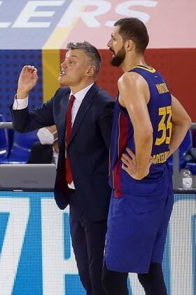 Barcelona s head coach Sarunas Jasikevicius (L) gives instructions in presence of Nikola Mirotic (R) during the Euroleague game between Barça and Anadolu Efes at Palau Blaugrana pavilion in Barcelona, Catalonia, Spain, 04 February 2021. Barça - Anadolu Efes !ACHTUNG: NUR REDAKTIONELLE NUTZUNG!  Copyright: xQuiquexGarcíax GRAF2537 20210204-637480778979598837