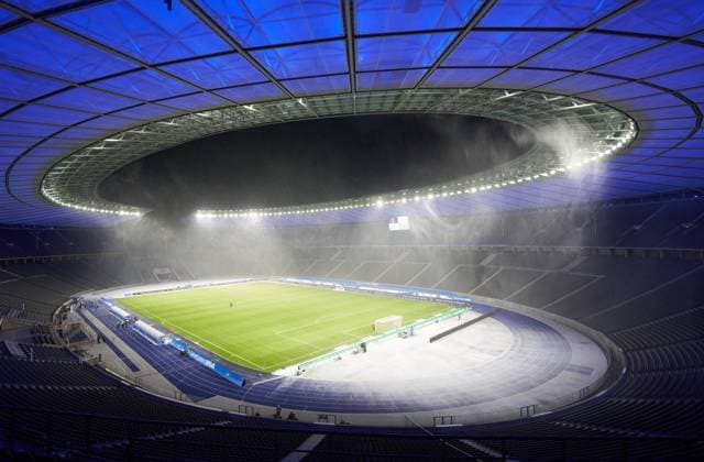 Sport Bilder des Tages Olympia Stadion, verschneit, Schneetreiben, Stadium, football stadium, tribunes, spectator tribunes, inside view, architecture lawn, inside, arena, pitch, Stadion, Fussballstadion, Tribuenen, Zuschauertribuene, Innenansicht, Architektur Rasen, innen, Arena, in the match HERTHA BSC BERLIN - FC BAYERN MUENCHEN 1.German Football League on February 5, 2021 in Berlin, Germany Season 2020 2021, matchday 20, 1.Bundesliga, FCB, München, 20.Spieltag