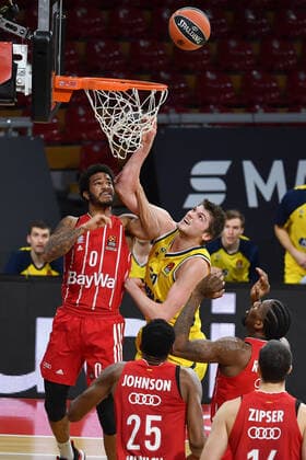 Ben LAMMERS Berlin , Action,Duel against Nick Weiler Babb FCB under the basket Basketball EuroLeague FC Bayern Muenchen Alba Berlin, on 05 02 2021, A U D I D O M E