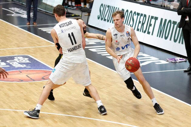 BBL easyCredit Basketball Bundesliga season 2020 2021 16 matchday on Friday, 05 February 2021 at edel optics de Arena in Hamburg Hamburg Towers Medi Bayreuth v l Maik Kotsar Towers , Bastian Doreth Bayreuth , Jordan Swing Towers Hamburg Towers Medi Bayreuth