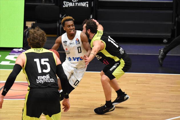 Basketball I mens I 2020 2021 season I easyCredit Bundesliga I 16 matchday I Hamburg Towers medi bayreuth I 05 02 2021 foul on TJ Shorts 0, Hamburg Towers by Bastian Doreth 10, medi bayreuth Hamburg edel optics de Arena, Kurt Emmer Hamburg Germany Copyright: xLobeca RobertoxSeidelx