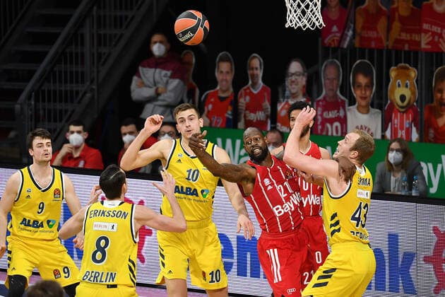 v re Luke SIKMA Berlin , James GIST FCB , Tim SCNEIDER Berlin , Action,Duel Basketball EuroLeague FC Bayern Muenchen Alba Berlin, on 05 02 2021, A U D I D O M E