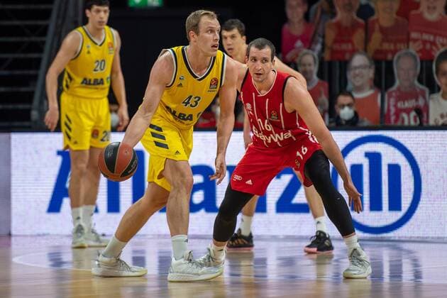 Luke Sikma 43 Alba Berlin , Paul Zipser 16 FC Bayern , FC Bayern Basketball vs Alba Berlin, EuroLeague, 05 02 2021 Muenchen Bayern Germany Copyright: xkolbert-press UlrichxGamelx