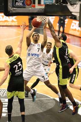 Kameron TAYLOR Towers throws against David Walker and right Derek Pardon Bayreuth Basketball Men BBL on Fri 05 02 2021 Hamburg Towers Medi Bayreuth