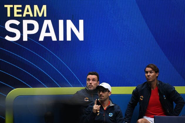 TENNIS ATP, Tennis Herren CUP, Team Spain Captain Pepe Vendrell (centre) gestures with team members Rafael Nadal (right) and Roberto Bautista Agut (left) looking up as rain begins to fall during their semi-final in the ATP Cup against Italy at Melbourne Park in Melbourne, Saturday, February 6, 2021. ( NO ARCHIVING, EDITORIAL USE ONLY, NO USE IN BOOKS WITHOUT CONSENT MELBOURNE VIC AUSTRALIA  Copyright: xDEANxLEWINSx 20210206001518612257