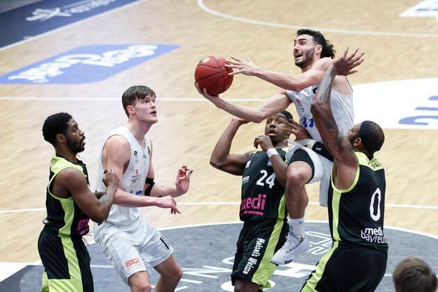 BBL easyCredit Basketball Bundesliga Season 2020 2021 16 Matchday on Friday, 05 February 2021 at edel optics de Arena in Hamburg Hamburg Towers Medi Bayreuth v l Lazeric Jones Bayreuth , Maik Kotsar Towers , Frank Bartley Bayreuth , Max DiLeo Towers , Dererk Pardon Bayreuth Hamburg Towers Medi Bayreuth