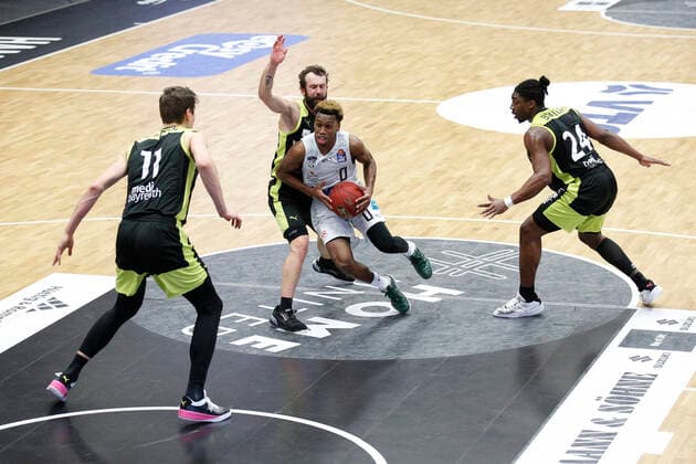 BBL easyCredit Basketball Bundesliga Season 2020 2021 16 Matchday on Friday, 05 February 2021 at edel optics de Arena in Hamburg Hamburg Towers Medi Bayreuth v l Andreas Seiferth Bayreuth , Bastian Doreth Bayreuth , TJ Shorts II Towers , Frank Bartley Bayreuth Hamburg Towers Medi Bayreuth
