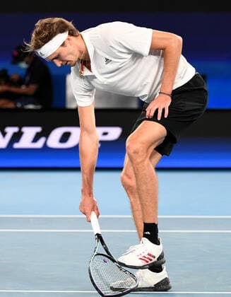 TENNIS ATP, Tennis Herren CUP, Alexander Zverev of Germany destroys his racket during the ATP Cup semi-final against Daniil Medvedev of Russia at Melbourne Park in Melbourne, Saturday, February 6, 2021 .( NO ARCHIVING, EDITORIAL USE ONLY, NO USE IN BOOKS WITHOUT CONSENT MELBOURNE VIC AUSTRALIA  Copyright: xDAVExHUNTx 20210206001518638515