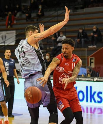 Bogdan Radosvljevic, Diante Garrett Basketball Bundesliga, Basketball season 2020 2021, 16 Spieltag, Germany, easyCredit BBL, Germany, Giessen 46ers, giessen red, men, Jobstairs GIESSEN 46ers Hakro Merlins Crailsheim, men, Crailsheim light blue