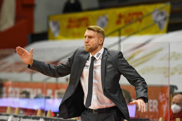 Tuomas Iisalo, Coach Crailsheim Basketball Bundesliga, Basketball season 2020 2021, 16 matchday, Germany, easyCredit BBL, Germany, Giessen 46ers, giessen red, men, Jobstairs GIESSEN 46ers Hakro Merlins Crailsheim, men, Crailsheim light blue