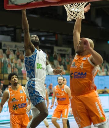 GER, Basketball, RASTA Vechta vs Fraport Skyliners 06 02 2020, RASTA Dome, Vechta, GER, easy Credit BBL, RASTA Vechta vs Fraport Skyliners, in picture Matt MOBLEY Fraport Skyliners 1 Stefan PENO Rasta Vechta 4 nordphotoxRojahn nph00310