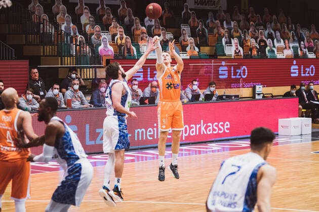 easyCredit BBL 16 Matchday RASTA Vechta vs FRAPORT SKYLINERS, 06 02 2021 Tim Hasbargen RASTA Vechta, 6 , Jon Axel Gudmundsson FRAPORT SKYLINERS, 30 easyCredit BBL 16 Matchday RASTA Vechta vs FRAPORT SKYLINERS on 06 02 2021 in Vechta RASTA Dome , Germany, Copyright: xBEAUTIFULxSPORTS Neddermannx