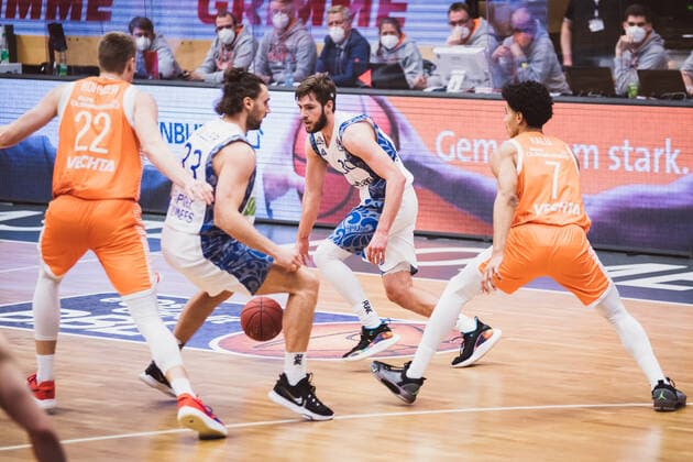 easyCredit BBL Matchday 16 RASTA Vechta vs FRAPORT SKYLINERS, 06 02 2021 Bjoern Thomas Rohwer RASTA Vechta, 22 , Marco Voeller FRAPORT SKYLINERS, 33 , Jon Axel Gudmundsson FRAPORT SKYLINERS, 30 , Martin Kalu RASTA Vechta, 7 easyCredit BBL 16 Matchday RASTA Vechta vs FRAPORT SKYLINERS on 06 02 2021 in Vechta RASTA Dome , Germany, Copyright: xBEAUTIFULxSPORTS Neddermannx