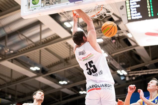 BARMER 2 Basketball Bundesliga ProA Season 2020 2021 Matchday 20 on 06 02 2021 Science City Jena vs Phoenix Hagen Stephan Haukohl Jena with the dunk Sparkassen Arena Jena