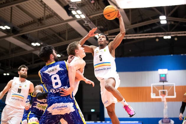 BARMER 2 Basketball Bundesliga ProA Season 2020 2021 Matchday 20 on 06 02 2021 Science City Jena vs Phoenix Hagen right Frederick Zamal Nixon Jena at the basket Sparkassen Arena Jena