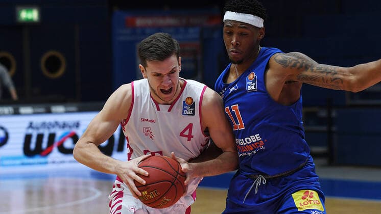 Basketball 1 Bundesliga, Season 2020 2021, 17 Matchday, Syntainics MBC Weissenfels vs Telekom Baskets Bonn 06 02 2021 Duel for the ball between Strahinja Micovic Power Forward Bonn, back number 4 and Kyndahl Hill MBC Weissenfels, back number 11 during the match MBC Weissenfels vs Bonn 06 02 2021 Weissenfels Saxony Anhalt Germany Stadthalle Weißenfels
