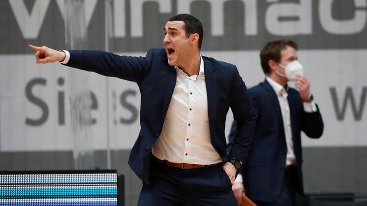 06 02 2021, Basketball, BBL 2020 2021, 16 match day, s Oliver Wuerzburg BG Goettingen, GER, s Oliver Arena in Wuerzburg picture head coach Roel Moors BG Goettingen , Copyright: HMBxMedia xHeikoxBecker