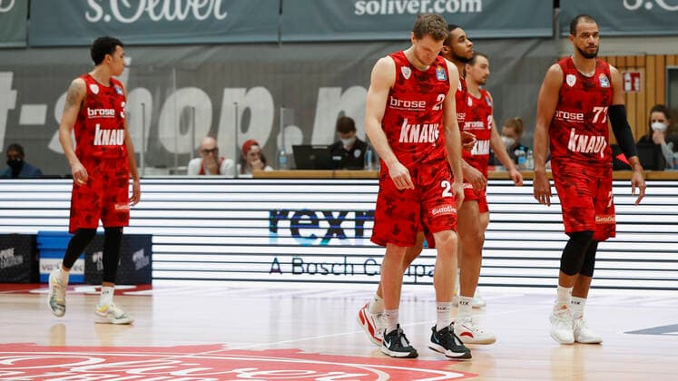 06 02 2021, Basketball, BBL 2020 2021, 16 match day, s Oliver Wuerzburg BG Goettingen, GER, s Oliver Arena in Wuerzburg picture de-taught at v li Tyson Ward s Oliver Wuerzburg , Florian Koch s Oliver Wuerzburg , Cameron Hunt s Oliver Wuerzburg , Julian Albus s Oliver Wuerzburg and Alex King s Oliver Wuerzburg , Copyright: HMBxMedia xHeikoxBecker