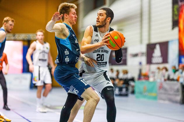 06 02 2021, men, basketball, season 2020 2021, 3 Bundesliga, Pro B Süd, College Wizards Dresden Titans Alexander Thompson College Wizards 20 on the ball in duel Karlsruhe Institut für Sport und Sportwis Baden Württemberg Germany