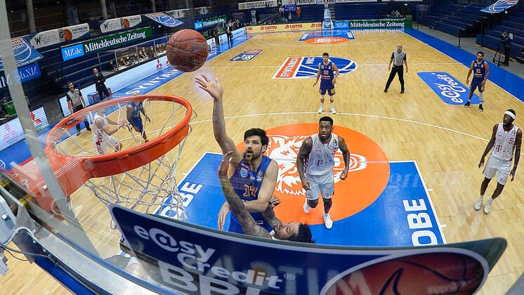 Basketball 1 Bundesliga, Season 2020 2021, 17 Matchday, Syntainics MBC Weissenfels vs Telekom Baskets Bonn 06 02 2021 Duel for the ball at the basket between Aleksandar Marelja MBC Weissenfels, back number 17 and Chris Babb Guard Bonn, back number 7 during the match MBC Weissenfels vs Bonn 06 02 2021 Weissenfels Saxony Anhalt Germany Stadthalle Weissenfels
