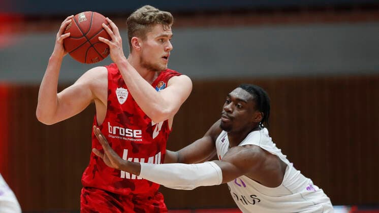 06 02 2021, Basketball, BBL 2020 2021, 16 match day, s Oliver Wuerzburg BG Goettingen, GER, s Oliver Arena in Wuerzburg Picture from left Jonas Weitzel s Oliver Wuerzburg and Tai Odiase BG Goettingen , Copyright: HMBxMedia xHeikoxBecker
