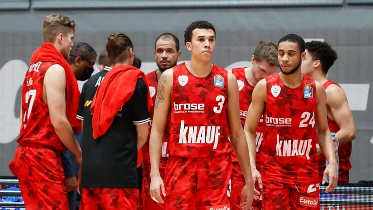 06 02 2021, Basketball, BBL 2020 2021, 16 match day, s Oliver Wuerzburg BG Goettingen, GER, s Oliver Arena in Wuerzburg picture disappointment at the team of s Oliver Wuerzburg, Copyright: HMBxMedia xHeikoxBecker