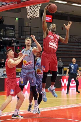 06 02 2021, xovx, Basketball 1 Bundesliga, JobStairs Giessen 46ers HAKRO Merlins Crailsheim v l Alen Pjanic Giessen 46ers , Fabian Bleck Hakro Merlins Crailsheim , Haywood Highsmith Hakro Merlins Crailsheim , Brandon Thomas Giessen 46ers Giessen Sporthalle Giessen Ost Hessen Germany EN