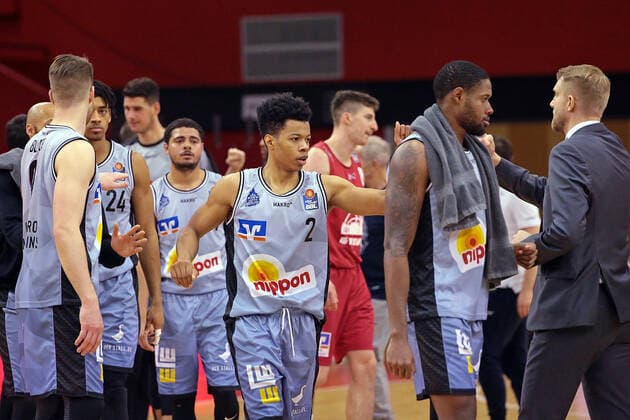 06 02 2021, xovx, Basketball 1 Bundesliga, JobStairs Giessen 46ers HAKRO Merlins Crailsheim Joy among the players of the Hakro Merlins Crailsheim after the victory in Giessen Giessen Sporthalle Giessen Ost Hessen Germany EN