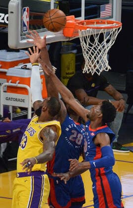 Los Angeles Lakers forward LeBron James scores on Detroit Pistons center Isaiah Stewart and guard Saben Lee during the third quarter at Staples Center in Los Angeles on Saturday, February 6, 2021. The Lakers defeated the Pistons 135-129 in double-overtime.  LAP2021020630 JIMxRUYMEN
