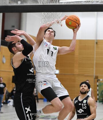 2 Basketball Bundesliga ART Giants WWU Baskets Münster 06 02 2021 Mark Gebhardt Giants taking a basket shot Left Helge Baues Münster HM