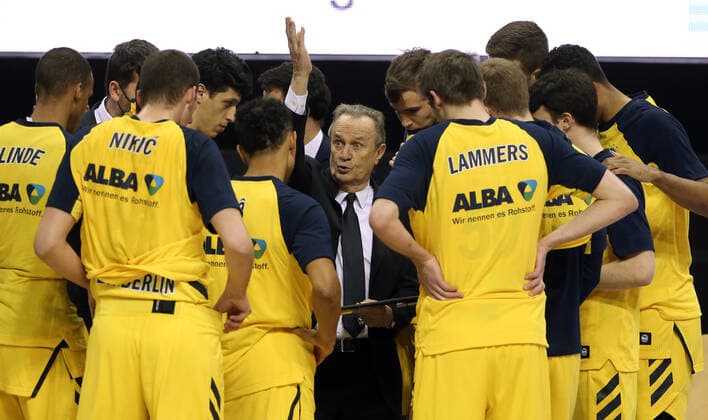 Coach Aito Garcia Reneses showing talking, team sports basketball BBL Bundesliga men season 2020 2021 07 02 2021 ALBA Berlin vs Niners Chemnitz