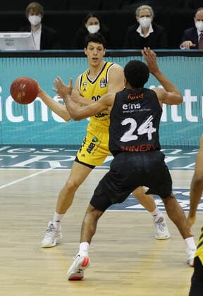 Simone Fontecchio, George King action game scene duel sports basketball BBL Bundesliga men season 2020 2021 07 02 2021 ALBA Berlin vs Niners Chemnitz