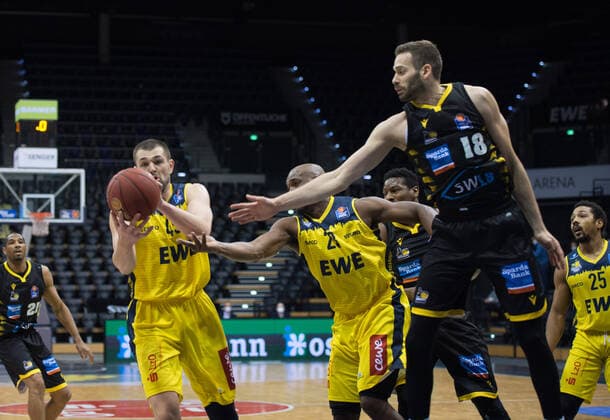 GER, Basketball, EWE Baskets Oldenburg vs medi bayreuth 07 02 2021, EWE Arena, Oldenburg, GER, easy Credit BBL, EWE Baskets Oldenburg vs MHP Riesen Ludwigsburg, in picture Nathan BOOTHE EWE Baskets Oldenburg 45 Rickey PAULDING EWE Baskets Oldenburg 23 Jonas WOHLFARTH BOTTERMANN MHP Riesen Ludwigsburg 18 nordphotoxRojahn nph00310