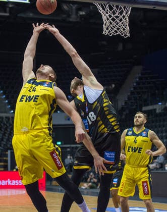 GER, Basketball, EWE Baskets Oldenburg vs medi bayreuth 07 02 2021, EWE Arena, Oldenburg, GER, easy Credit BBL, EWE Baskets Oldenburg vs MHP Riesen Ludwigsburg, in picture Rasid MAHALBASIC EWE Baskets Oldenburg 24 Jonas WOHLFARTH BOTTERMANN MHP Riesen Ludwigsburg 18 nordphotoxRojahn nph00310
