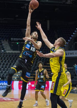 GER, Basketball, EWE Baskets Oldenburg vs medi bayreuth 07 02 2021, EWE Arena, Oldenburg, GER, easy Credit BBL, EWE Baskets Oldenburg vs MHP Riesen Ludwigsburg, in picture Rasid MAHALBASIC EWE Baskets Oldenburg 24 Jonas WOHLFARTH BOTTERMANN MHP Riesen Ludwigsburg 18 nordphotoxRojahn nph00310